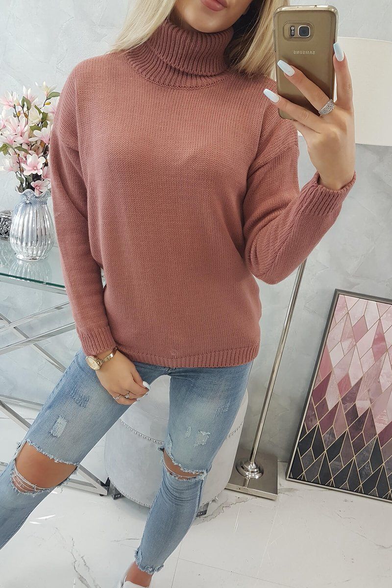 Tmavo ružový sveter s rolákom