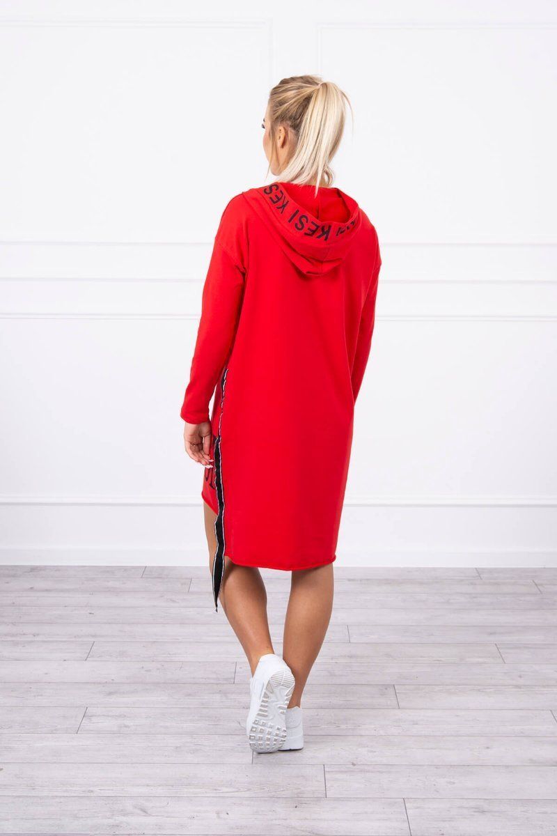Červená šaty s kapucňou a potlačou