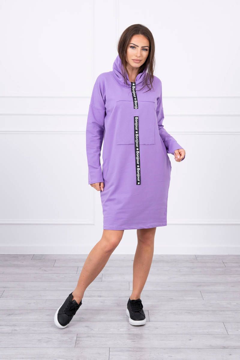 Šaty s ozdobným pásikom fialové