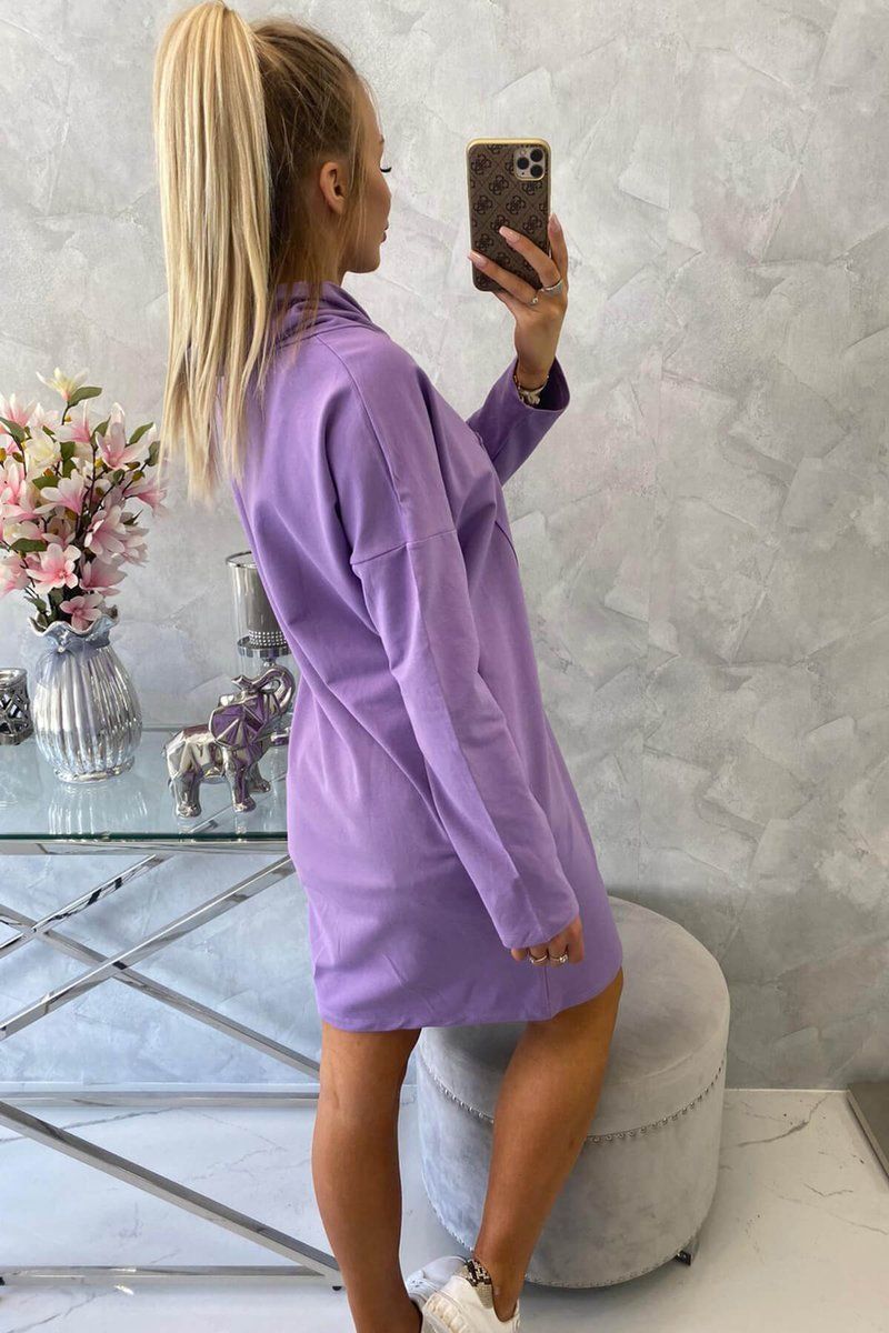 Šaty s ozdobným pásikom fialové