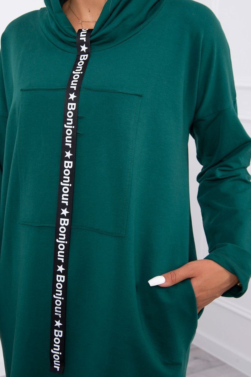 Šaty s ozdobným pásikom zelené