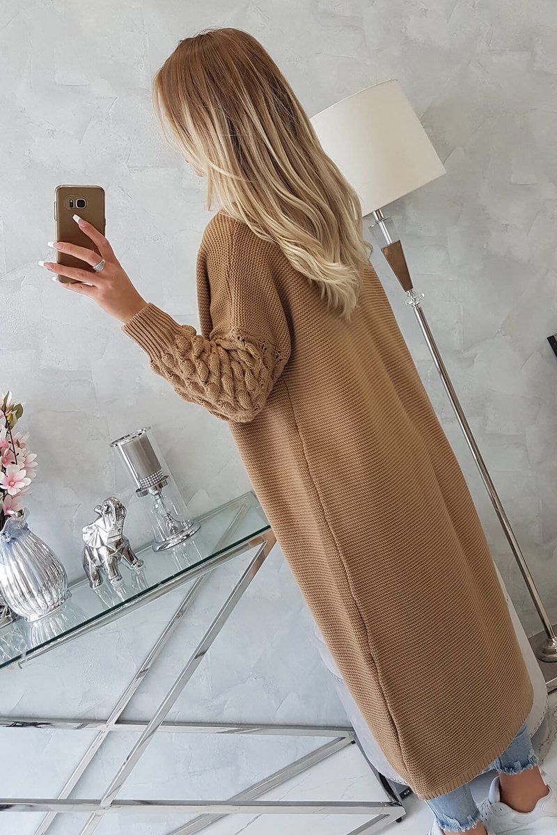 Sveter s bublinkami na rukáve camel